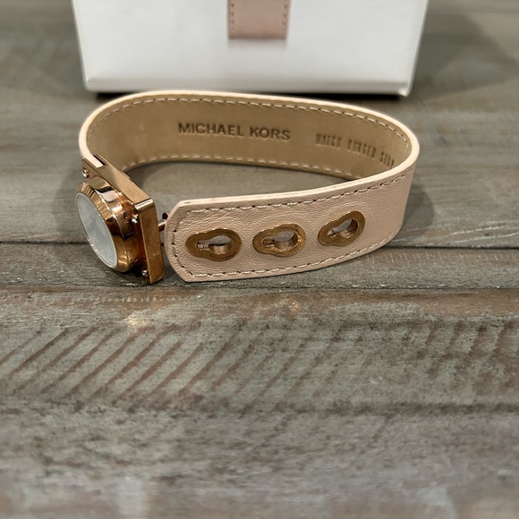 MICHAEL KORS “Rare” and “Limited” Women’s Rosa Gold Watch Hunger Stop - Picture 11 of 16